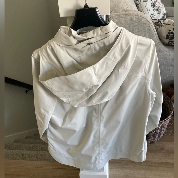 Lululemon nylon jacket coat with polyester lining Size 10 - Picture 2 of 3